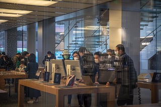 Apple tiene más de 100,000 trabajadores en todo el mundo y presencia en 119 países.
(EFE)