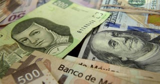 La divisa se vende esta mañana a un peso o 4.9% por arriba del viernes pasado en ventanillas de Citibanamex.
(ARCHIVO)