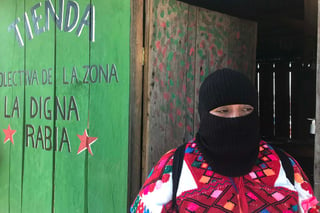 Mujeres zapatistas del suroriental estado mexicano de Chiapas se sumaron al paro nacional de mujeres convocado para este lunes para exigir una alto a la violencia en el país. (ARCHIVO)