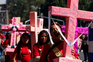 Pocas mujeres caminaron por las calles de todo México el 9M, como protesta ante la violencia. (EFE)