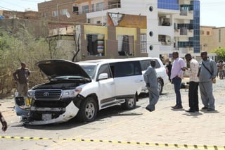 Un vehículo explotó al paso de la caravana de Hamdok mientras se desplazaba de su residencia a su lugar de trabajo. (ARCHIVO) 