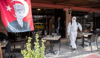 Turquía se convierte así en uno de los últimos países con test regulares en confirmar la presencia del virus. (EFE)