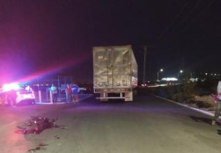 El accidente se registró a las 18:50 horas de este martes en la carretera Torreón-Mieleras y calzada Perla de La Laguna, en Torreón. (EL SIGLO DE TORREÓN)