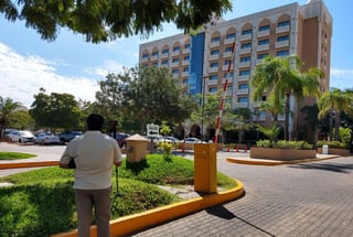 El paciente de coronavirus, un ingeniero de 41 años de edad, originario del estado de Hidalgo que permaneció dos semanas aislado en un hotel de esta ciudad fue dado de alta y abandonó la ciudad vía aérea la noche del miércoles pasado. (ARCHIVO)