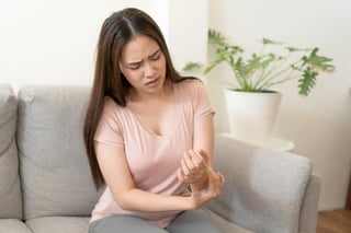 La artritis reumatoide afecta a 75 por ciento de las mujeres en edad reproductiva. (ARCHIVO) 