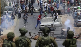 El ministerio de salud palestino informó hoy que las tropas israelíes dispararon y mataron a un adolescente de 15 años. (ARCHIVO)