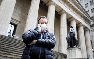 El alcalde de Nueva York, Bill de Blasio, declaró este jueves el estado de emergencia en la ciudad y adelantó que las medidas excepcionales que se están tomando para frenar el coronavirus podrían extenderse 'durante un número de meses'. (EFE)