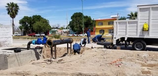 Según el Sideapa, estos trabajos beneficiarán a poco más de cien familias de esta zona de Gómez Palacio. (CORTESÍA)