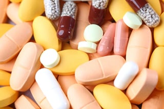 Aún no hay evidencias probadas de que el uso de fármacos antiinflamatorios como el popular ibuprofeno pueda agravar la salud de pacientes con COVID-19, pero recomendó el uso de paracetamol. (ARCHIVO)
