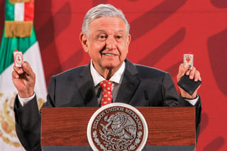 López Obrador presumió que su 'escudo protector' contra el coronavirus es la honestidad y el no permitir la corrupción, pero también sus amuletos como la oración 'Detente enemigo, que el corazón de Jesús está conmigo'. (NOTIMEX)