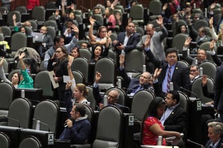  Casi una hora después de la cita original, los diputados federales de Morena, PT, PES y Partido Verde, así como los de Movimiento Ciudadano, alcanzaron quórum para sesionar este miércoles. (ARCHIVO)