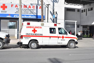Paramédicos de la Cruz Roja Torreón asistieron el nacimiento de una bebé en la casa de sus jóvenes padres, ubicada en Las Dalias. (EL SIGLO DE TORREÓN)