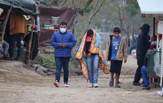  México recibirá a los migrantes centroamericanos que Estados Unidos decida regresar de inmediato a sus fronteras al rechazar su solicitud de asilo debido a la pandemia de COVID-19, informó este viernes el canciller, Marcelo Ebrard. (ARCHIVO)