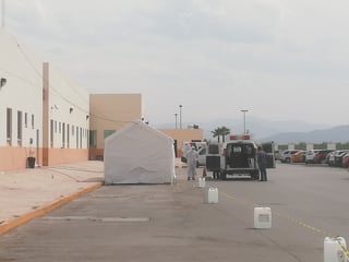 Cuatro personas que llegaron de California con fiebre fueron trasladadas al Hospital General de Torreón. (BEATRIZ A. SILVA)