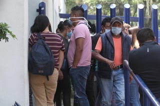 En ese contexto millones de mexicanos tendrán que enfrentar el coronavirus sin haber recibido previamente una buena atención. La mayor cantidad de gente en esta situación se ubica en el Estado de México, con 3 millones 489 mil casos. (ARCHIVO)