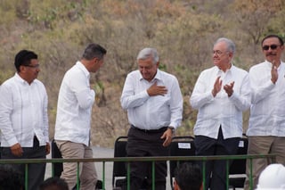 El presidente Andrés Manuel López Obrador dijo que su gobierno se prepara, de ser necesario, para enfrentar la etapa crítica del coronavirus. (EFE)