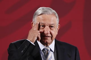 El presidente Andrés Manuel López Obrador anunció hoy apoyos para las personas que viven 'al día', a fin de aminorar sus afectaciones ante la contingencia por el coronavirus, por lo que se darán tandas de bienestar y créditos a pequeños comerciantes. (ARCHIVO)