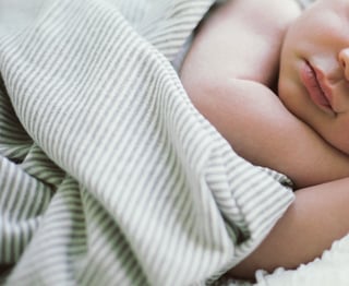 En el país hay tres casos de bebés menores de un año de edad contagiados con coronavirus. (ARCHIVO)