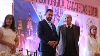 El secretario de Salud de Zacatecas, Gilberto Breña Cantú (centro derecha), confirmó el tercer caso positivo de COVID-19 en el estado. (ARCHIVO)