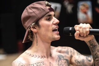El cantante canadiense Justin Bieber, contó a sus fanáticos a través de redes sociales, que hace nueva música, para aprovechar su tiempo libre durante la cuarentena por la pandemia global del coronavirus. (INSTAGRAM)