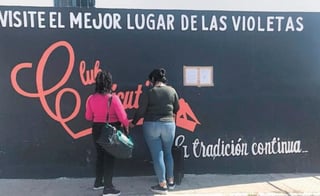 Mónica y Sofía armaron sus maletas y con dos cobijas en brazos salieron del centro nocturno 'Las Violetas', en la zona de tolerancia de la ciudad de Aguascalientes. (ESPECIAL)