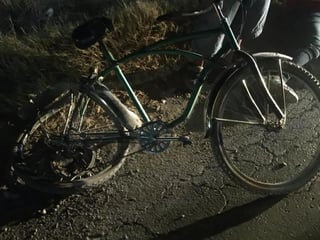 El lesionado viajaba en una bicicleta de color verde. (EL SIGLO DE TORREÓN)