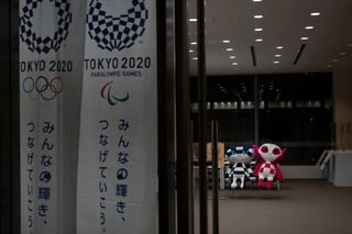 La máxima justa olímpica a realizarse en suelo japonés fue aplazada hasta el próximo año para hacer frente a la contingencia por el coronavirus. (AP)