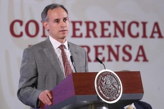 Hugo López-Gatell, subsecretario de Salud y quien está liderando el plan de acción para hacer frente a la pandemia mundial por el coronavirus, señaló que las empresas deberán ya tener un plan de acción para reducir sus actividades al mínimo. (ARCHIVO)
