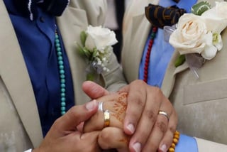 De acuerdo al organismo San Aelredo, fue en el mes de enero que 10 parejas de la comunidad LGTBI se unieron en matrimonio, mientras en febrero hubo 15 y en marzo solo se tenían cuatro.
(ARCHIVO)