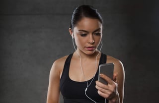 Para realizar ejercicio desde casa puedes apoyarte con apps que dan instrucciones, toman tu ritmo cardiaco y contabiliza tu avance. (ARCHIVO)