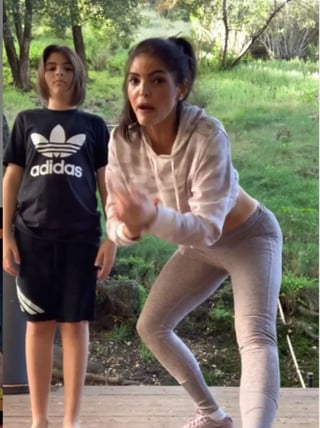 La cantante mexicana subió a su cuenta oficial de Instagram un video en donde baila al ritmo de la música de Bronco, el cual se viralizó debido al peculiar baile de su hijo Chema.
(INSTAGRAM)