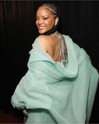 Lanza tema. Rihanna vuelve al mundo de la música después de un largo periodo en el que la intérprete dejó de cantar . (ESPECIAL)