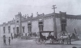 Fotografía del Vacunógeno Municipal, lugar que posteriormente se convirtió en el Hospital Municipal de Torreón, el cual estuvo a cargo del reconocido doctor Samuel Silva. (CORTESÍA)