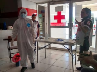  Paramédicos de la Delegación Matamoros de Cruz Roja, participaron en un curso sobre el manejo de pacientes o sospechosos de tener coronavirus, impartido por personal de la Delegación Estatal de Coahuila. (PRIMITIVO GONZÁLEZ)