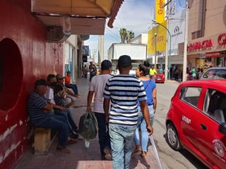 Como todos los domingos, el centro de Matamoros se vio con mucha gente por las distintas calles de la zona comercial. (EL SIGLO DE TORREÓN) 