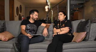 Participación. Victoria apareció en un video de YouTube de su hijo José Eduardo Derbez, luego de entrevistar a Eugenio. (ESPECIAL)