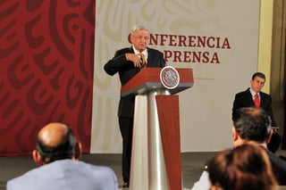 El mandatario informó que este lunes habrá una reunión del Consejo General de Salubridad, para hacer un balance de la contingencia por el COVID-19 en México y reforzar las medidas que se están tomando. (NOTIMEX)