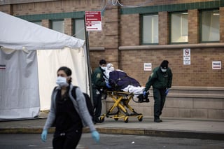 Las autoridades de Nueva York advirtieron este lunes de que el 'tsunami' del coronavirus está llegando y de que la ciudad espera todavía las 'semanas más duras'. (ARCHIVO) 