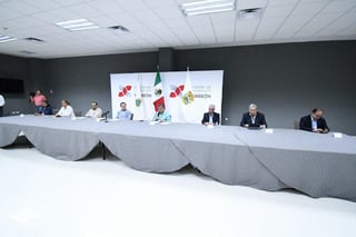 Los gobernadores de Coahuila y Durango ofrecieron una rueda de prensa en la que se detallaron las acciones conjuntas para hacer frente al coronavirus. (FERNANDO COMPEÁN)