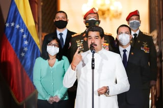 La Justicia de Estados Unidos asegura que Maduro (c) y los demás requeridos 'se arrepentirán'. (EFE) 