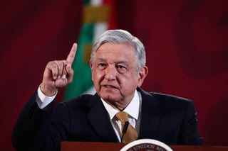 Empero la esposa del presidente López Obrador aclaró: '#BastaDeFakeNews El señor de la foto (omitimos su nombre) es en realidad un médico de Villa Unión, Mazatlán'.
(ARCHIVO)