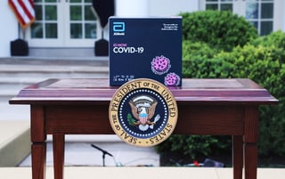 Casa Blanca pronostica entre 100,000 y 240,000 decesos en Estados Unidos por COVID-19 si se mantiene distanciamiento social. (EFE)
