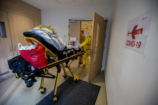 Bélgica informó este martes del fallecimiento de una niña de 12 años por coronavirus entre las 192 muertes registradas en el país en las últimas 24 horas, lo que eleva a 705 el total de decesos. (ARCHIVO)