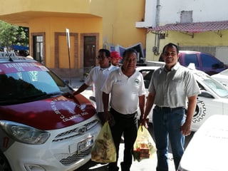 Los taxistas de la base Jesús Reyes Esquivel en Ciudad Lerdo señalaron que sus ingresos han caído hasta en un 50 por ciento.