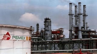 Funcionarios del sector energético revelaron que el gobierno federal evalúa utilizar este combustible que produce Pemex, porque en este momento es 'mucho más barato que el gas natural. (ARCHIVO)
