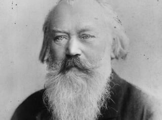 Brahms es recordado a 123 años de su muerte por su famoso Réquiem alemán y por ser el mayor representante conservador del romanticismo. (ESPECIAL)
