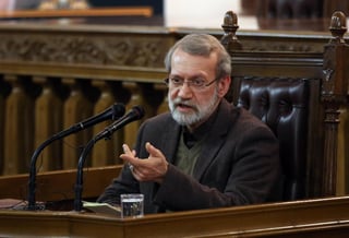 El presidente del Mejlis, o parlamento iraní, Ali Larijani, dio positivo a una prueba de COVID-19. (ARCHIVO) 