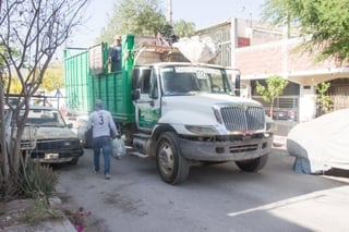 Confirman que el servicio de recolección de basura municipal sigue trabajando en las 24 rutas que realizan para recoger la basura en la ciudad y en comunidades de Lerdo. (ARCHIVO)