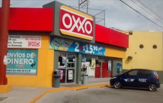 Ladrones arrancan cajas de cobro en tienda OXXO y se llevan mercancía; viajaban en taxi y portaban armas. (EL SIGLO DE TORREÓN)