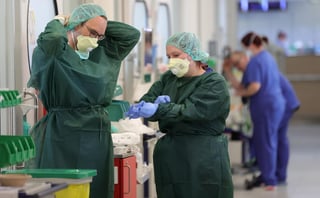 Francia registró este viernes 588 muertos en hospitales por el coronavirus, con lo que los fallecimientos desde el inicio de la pandemia en el país ascienden a 6,507. (ARCHIVO) 